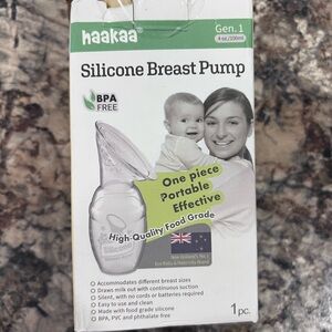 HAakaa Silicone Breast Pump - New in Box Never Used